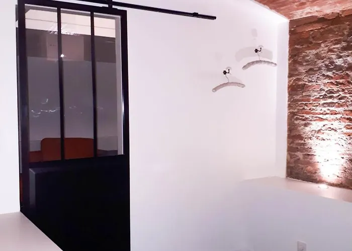 2 Bedrooms Hyper Quiet Pedestrian Historic Center